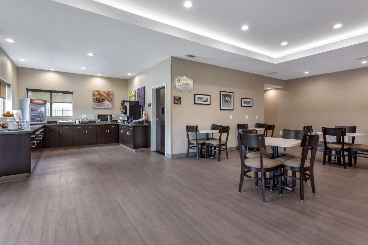 Sleep Inn & Suites Crosby 外观 照片